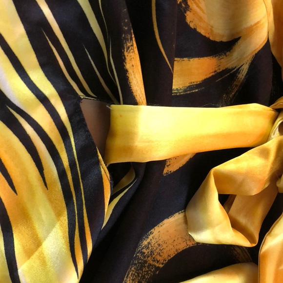 Silk like top in perfect condition - Picture 3 of 5